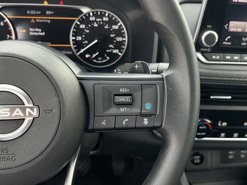 Used 2024 Nissan Rogue SV FWD image 11