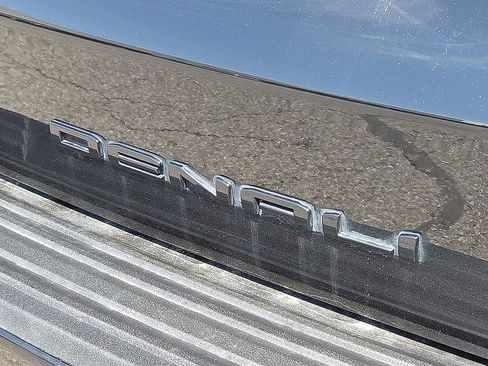 Used 2024 GMC Yukon XL Denali AWD/4WD image 8