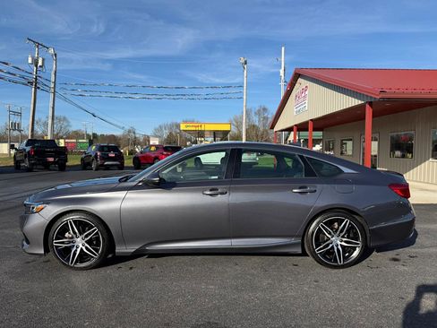 Used 2022 Honda Accord Touring image 2
