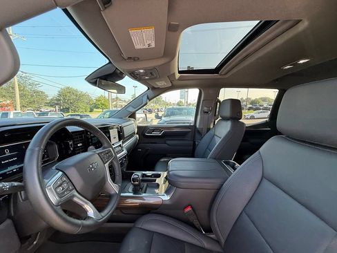 Used 2025 Chevrolet Silverado 1500 LT Trail Boss w/ LT Trail Boss Premium Package AWD/4WD image 14