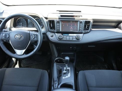 Used 2017 Toyota RAV4 XLE AWD/4WD image 5