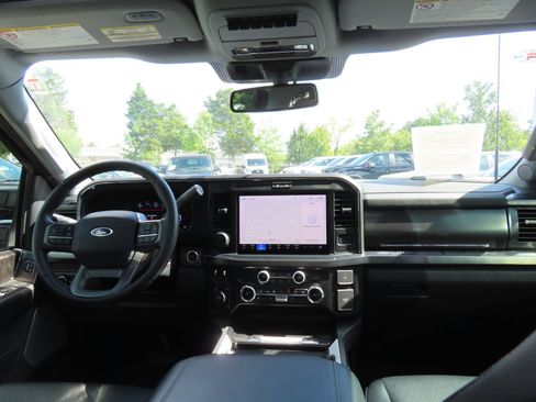 Used 2025 Ford F350 Lariat w/ Lariat Ultimate Package AWD/4WD image 16