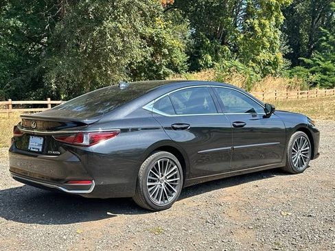 Used 2023 Lexus ES 300h w/ Premium Package FWD image 9