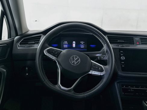 Used 2023 Volkswagen Tiguan SE FWD image 17