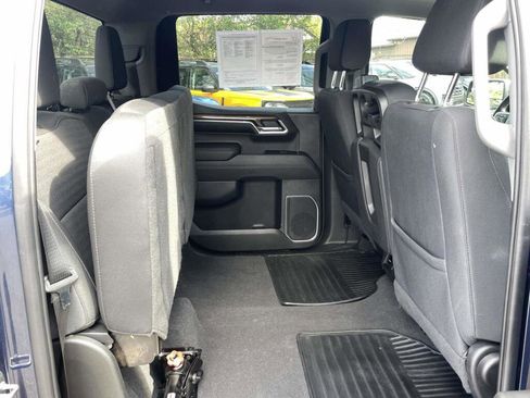 Used 2022 Chevrolet Silverado 1500 LT AWD/4WD image 22