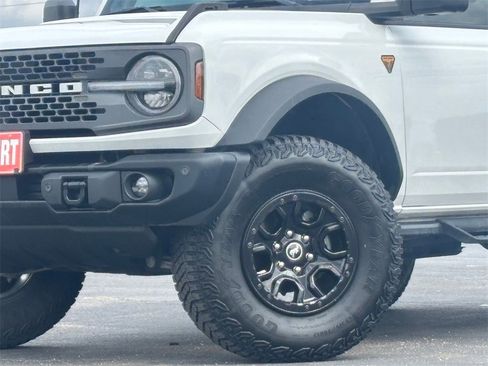 Used 2023 Ford Bronco Badlands image 2