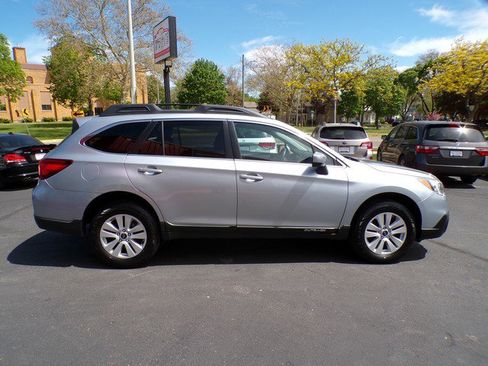 Used 2015 Subaru Outback 2.5i Premium AWD/4WD image 3