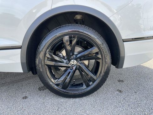 Used 2024 Volkswagen Tiguan SE R-Line image 48