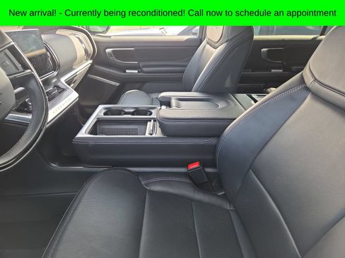 Used 2025 Ford Expedition Platinum w/ Stealth Appearance Package AWD/4WD image 10