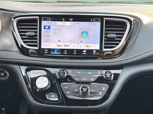 New 2026 Chrysler Pacifica Select image 23