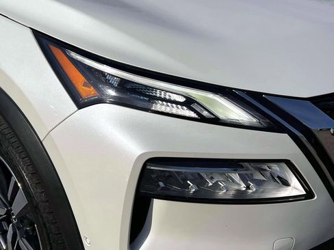 Used 2023 Nissan Rogue SL w/ SL Premium Package image 9