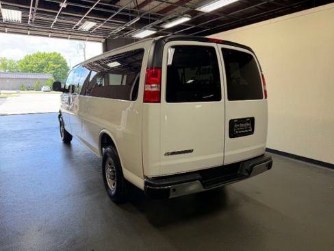 Used 2024 Chevrolet Express 3500 LT w/ LT Preferred Equipment Group RWD image 4