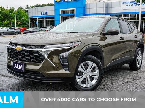 Used 2024 Chevrolet Trax LS FWD image 2