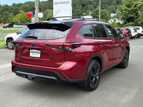 Certified 2024 Toyota Highlander XLE AWD/4WD image 6