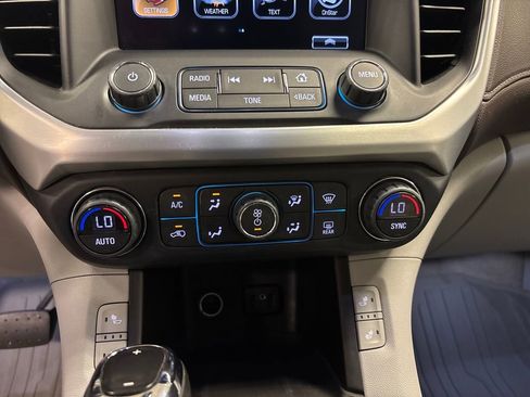 Used 2017 GMC Acadia SLT w/ LPO, Floor Liner Package image 40