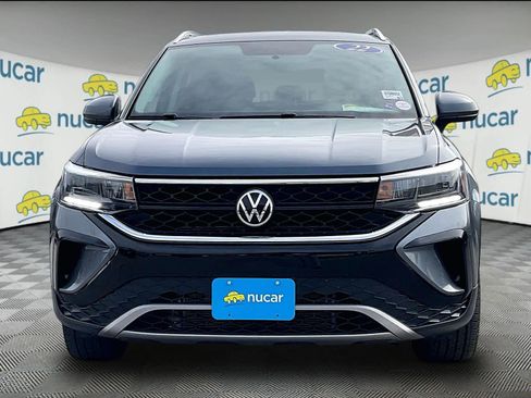 Used 2022 Volkswagen Taos SE image 2