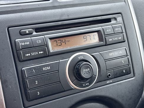 Used 2013 Nissan Versa SV image 33