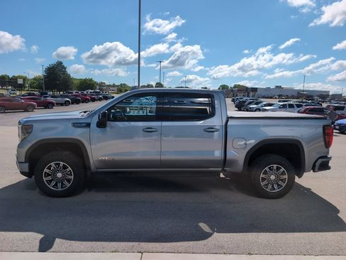 Used 2024 GMC Sierra 1500 AT4 w/ AT4 Premium Package AWD/4WD image 5