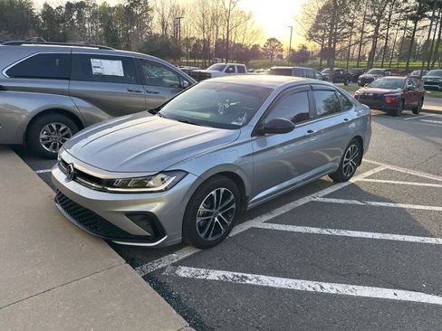 Used 2025 Volkswagen Jetta Sport image 5