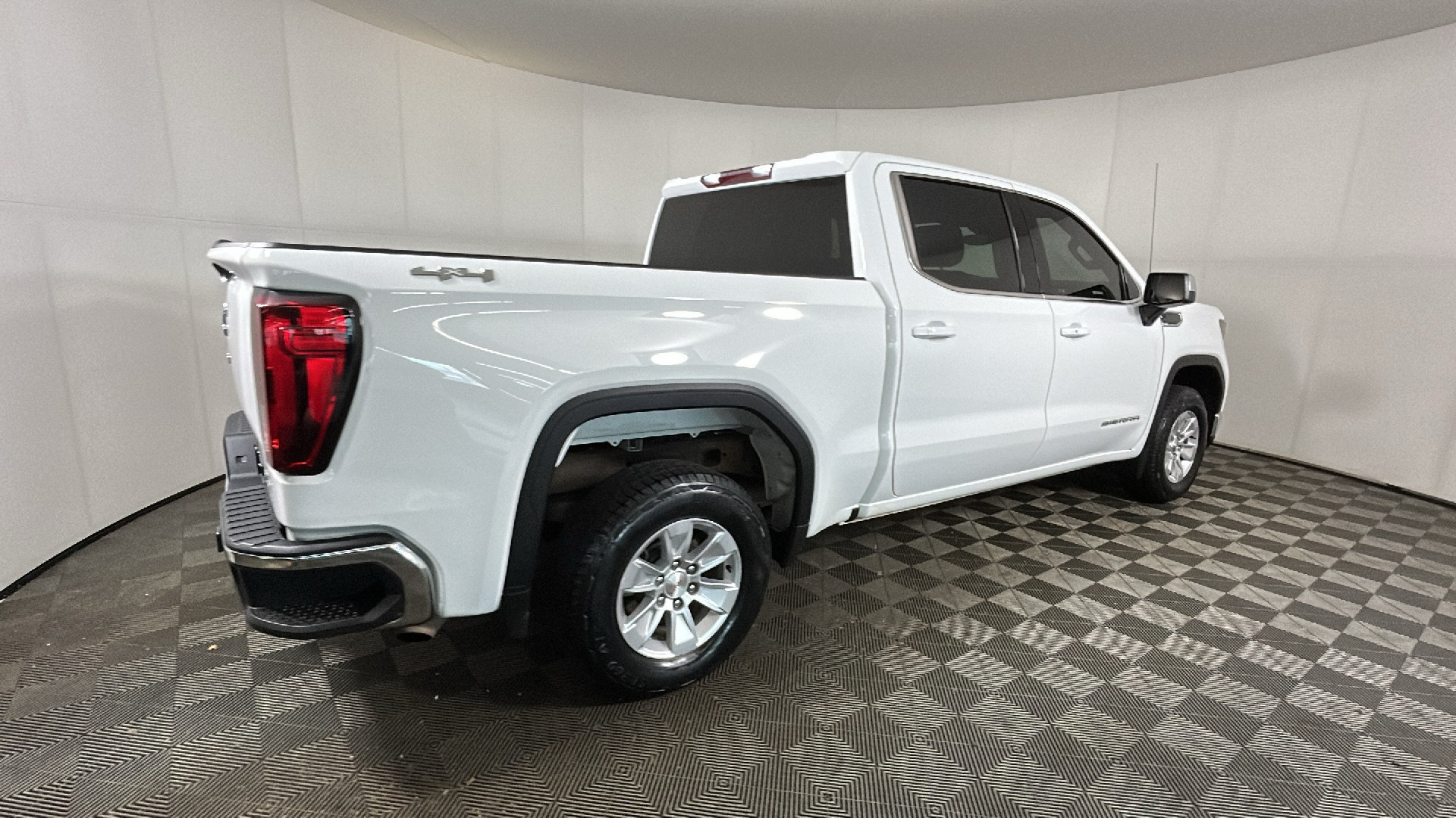 Used 2024 GMC Sierra 1500 SLE AWD/4WD image 3