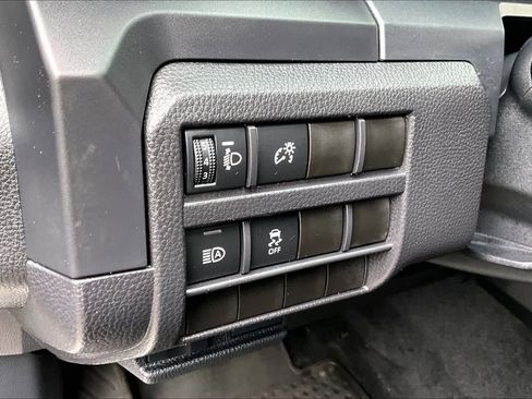 Used 2025 Toyota Tacoma SR w/ SR Upgrade Package AWD/4WD image 32