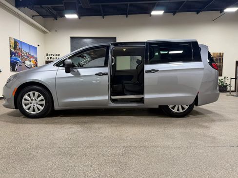 Used 2021 Chrysler Voyager L FWD image 24