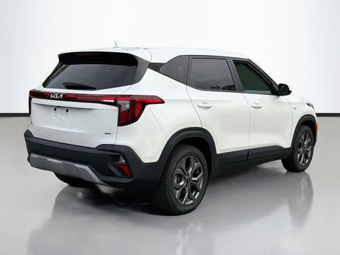 Used 2024 Kia Seltos LX AWD/4WD image 5