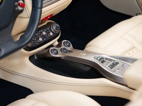 Used 2010 Ferrari California image 59