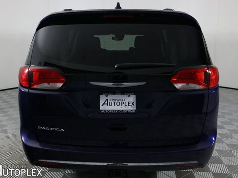 Used 2019 Chrysler Pacifica Touring-L Plus FWD image 6