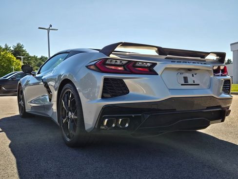 Used 2022 Chevrolet Corvette Stingray Premium Conv w/ Z51 Performance Package RWD image 3