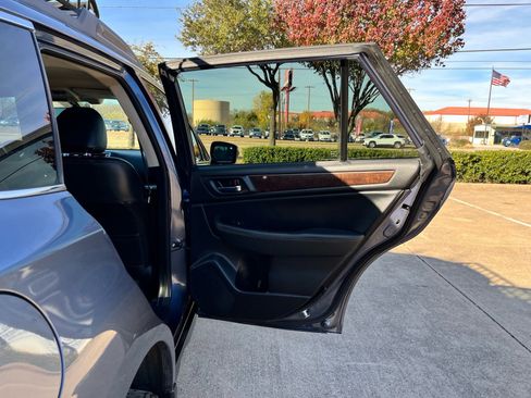 Used 2017 Subaru Outback 3.6R Limited image 21