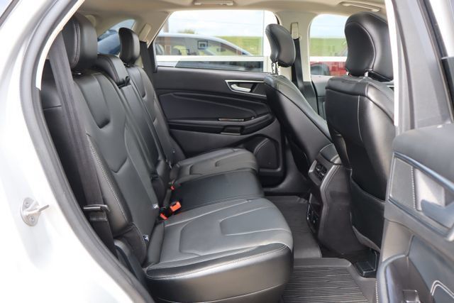 Used 2017 Ford Edge Titanium w/ Technology Package AWD/4WD image 34