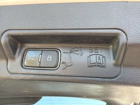 Used 2021 Ford Explorer XLT w/ Equipment Group 202A AWD/4WD image 12