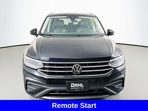 Used 2024 Volkswagen Tiguan SE image 2