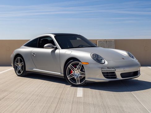 Used 2010 Porsche 911 Targa 4S image 3