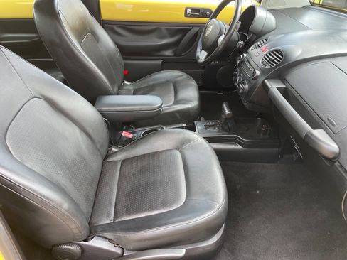 Used 2009 Volkswagen Beetle Coupe image 16