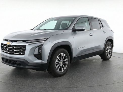 Used 2025 Chevrolet Equinox LT image 3