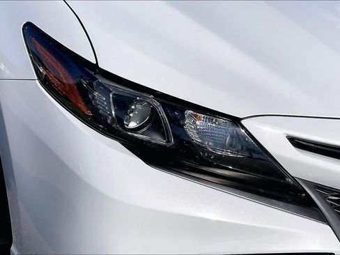 Used 2022 Toyota Camry SE image 27