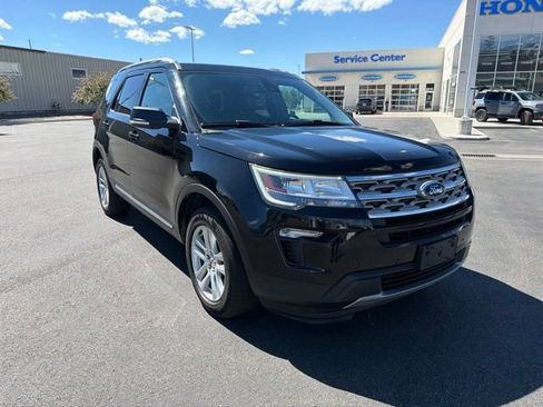 Used 2018 Ford Explorer XLT w/ Equipment Group 202A AWD/4WD image 2