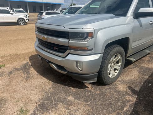 Used 2017 Chevrolet Silverado 1500 LT w/ All Star Edition AWD/4WD image 5