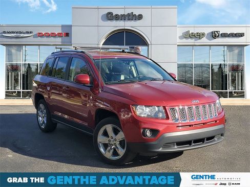 Used 2017 Jeep Compass Latitude image 1
