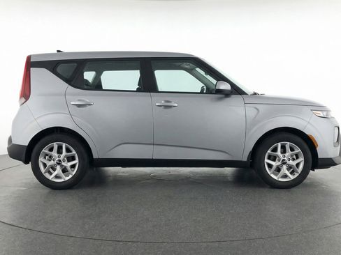 Used 2025 Kia Soul LX w/ LX Technology Package image 11