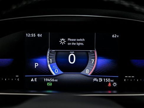 Certified 2024 Volkswagen Tiguan SE image 17