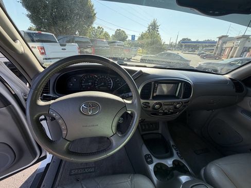 Used 2005 Toyota Sequoia Limited RWD image 19