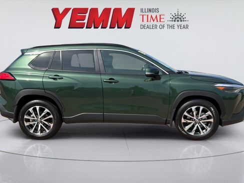 Used 2024 Toyota Corolla Cross XLE w/ Convenience Package AWD/4WD image 9