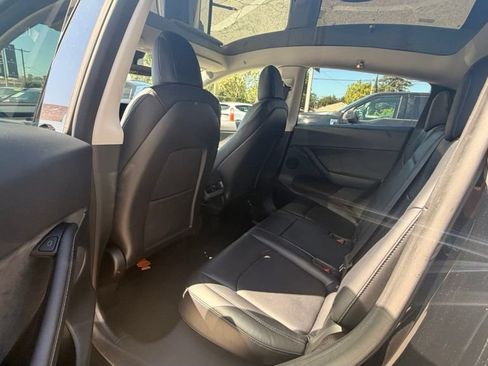 Used 2022 Tesla Model Y Performance AWD/4WD image 6