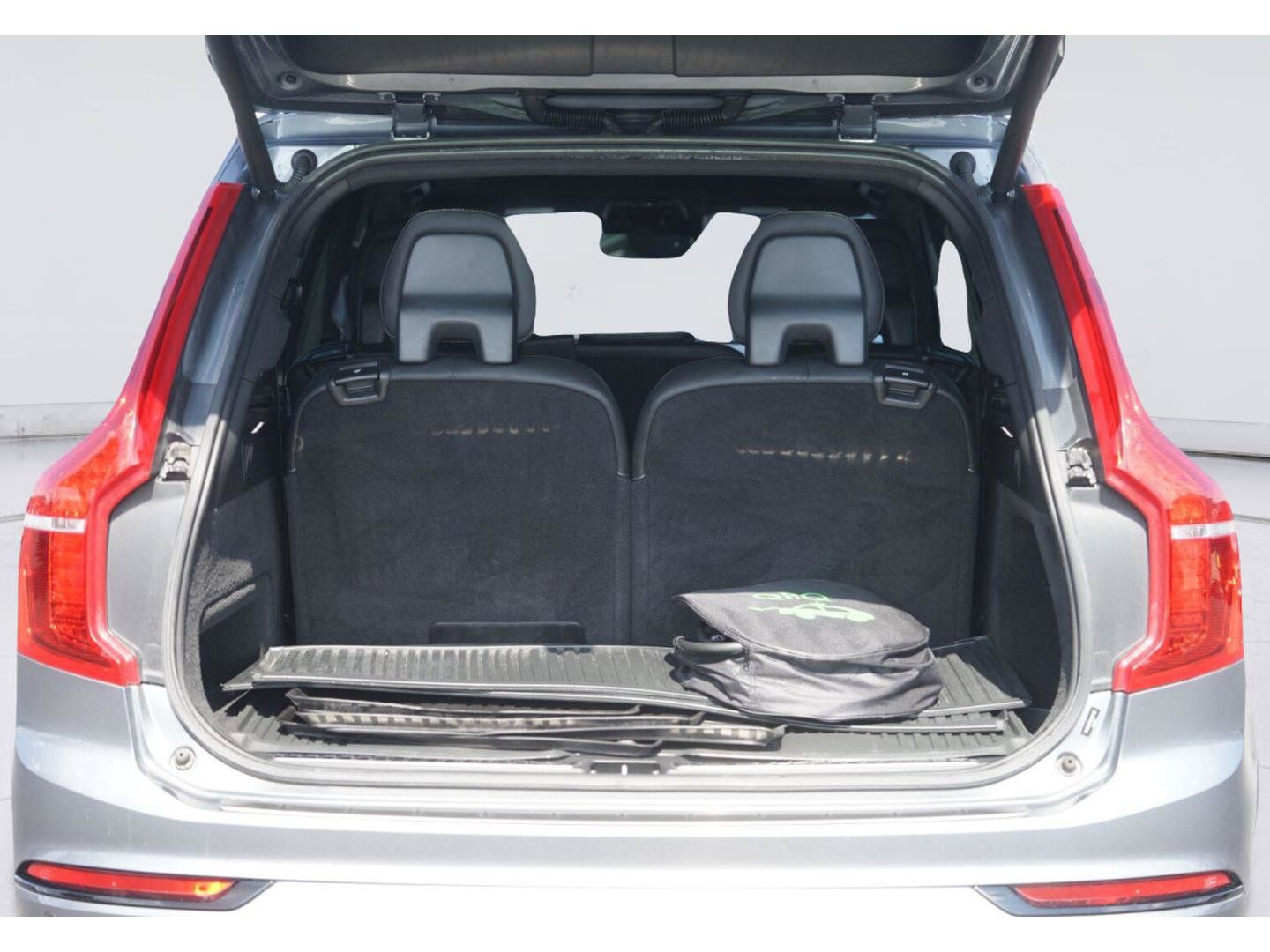 Used 2020 Volvo XC90 T8 R-Design w/ Protection Package Premier AWD/4WD image 34