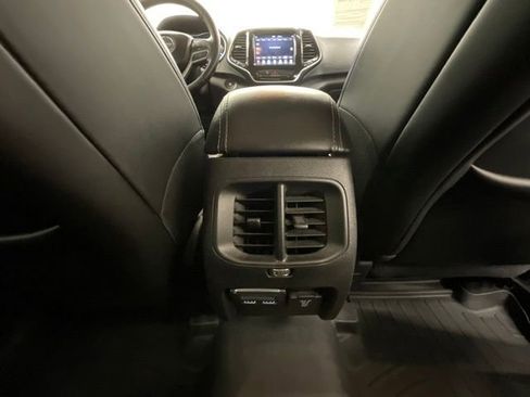 Used 2019 Jeep Cherokee Limited AWD/4WD image 26