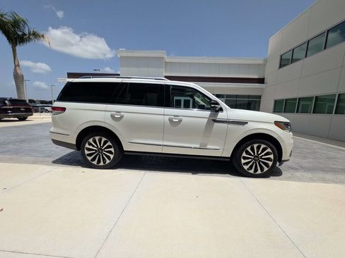 Certified 2024 Lincoln Navigator Reserve AWD/4WD image 3