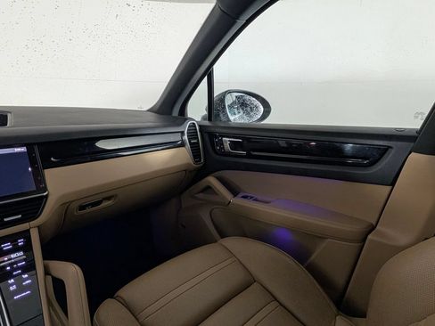 Used 2020 Porsche Cayenne AWD/4WD image 21